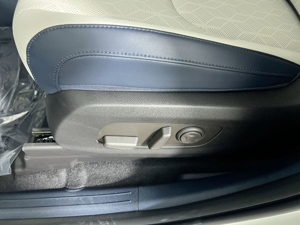 New 2026 Ivory Silver Kia EX image 15