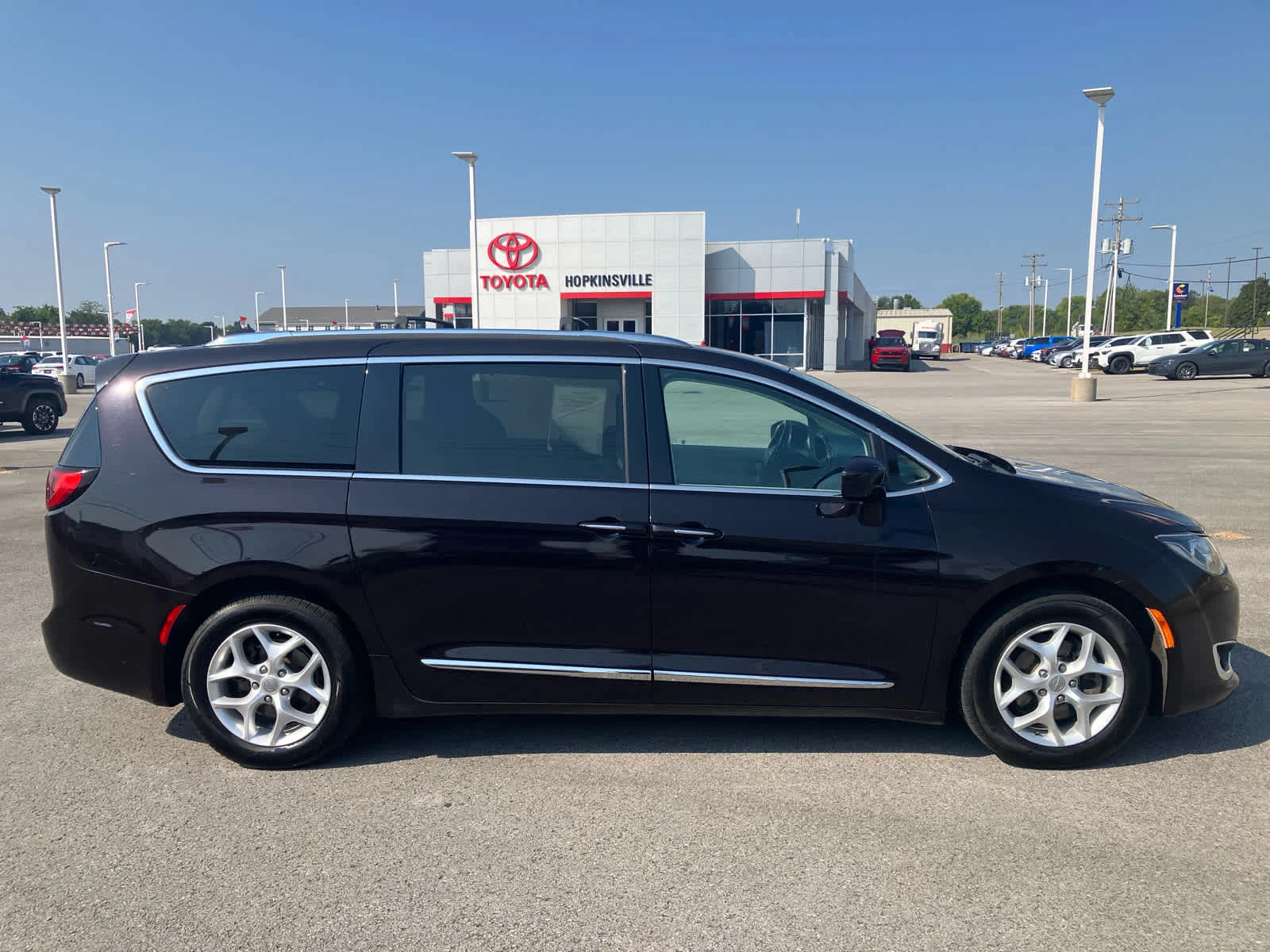 Used 2017 Dark Cordovan Pearlcoat Chrysler Touring-L Plus image 8