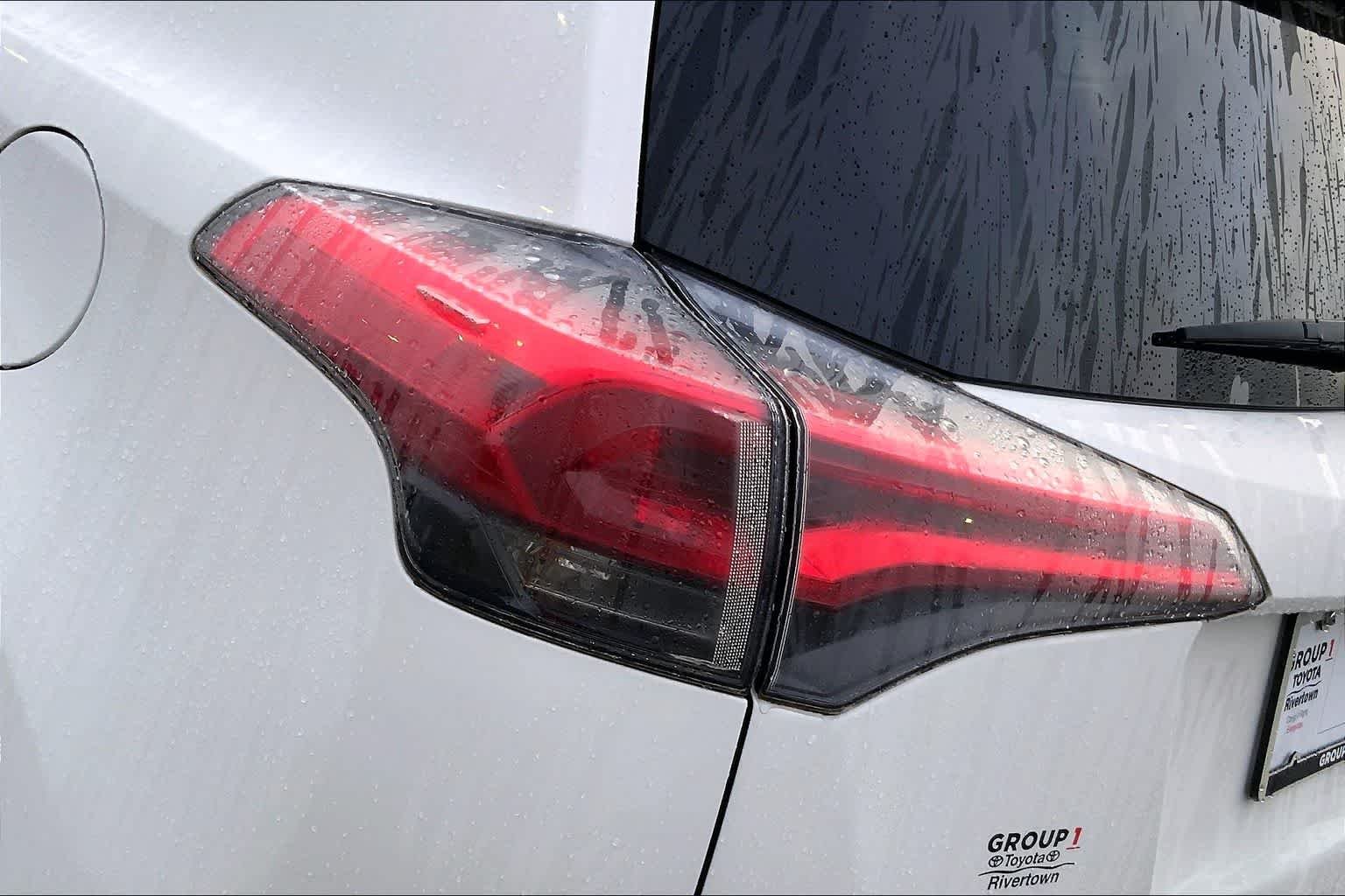 Used 2017 Super White Toyota XLE image 27