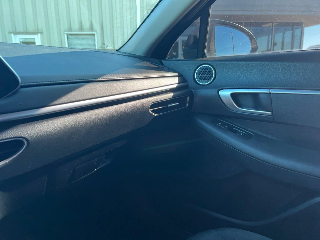 Used 2020 Gray Hyundai SE image 17