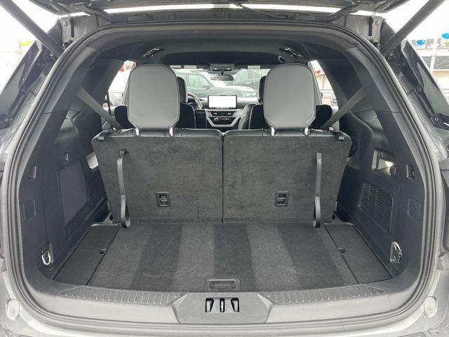 Used 2025 Carbonized Gray Metallic Ford ST-Line image 6