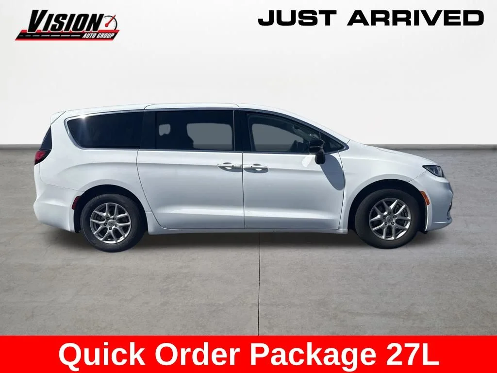 Used 2024 White Chrysler Touring L image 4