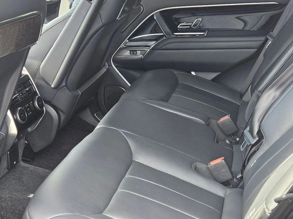 Used 2023  Land Rover Autobiography image 23