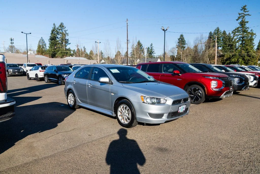 Used 2014 Silver Mitsubishi ES image 23