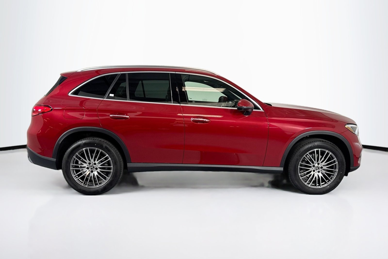 New 2026 MANUFAKTUR Patagonia Red Metallic Mercedes-Benz GLC 300 image 4