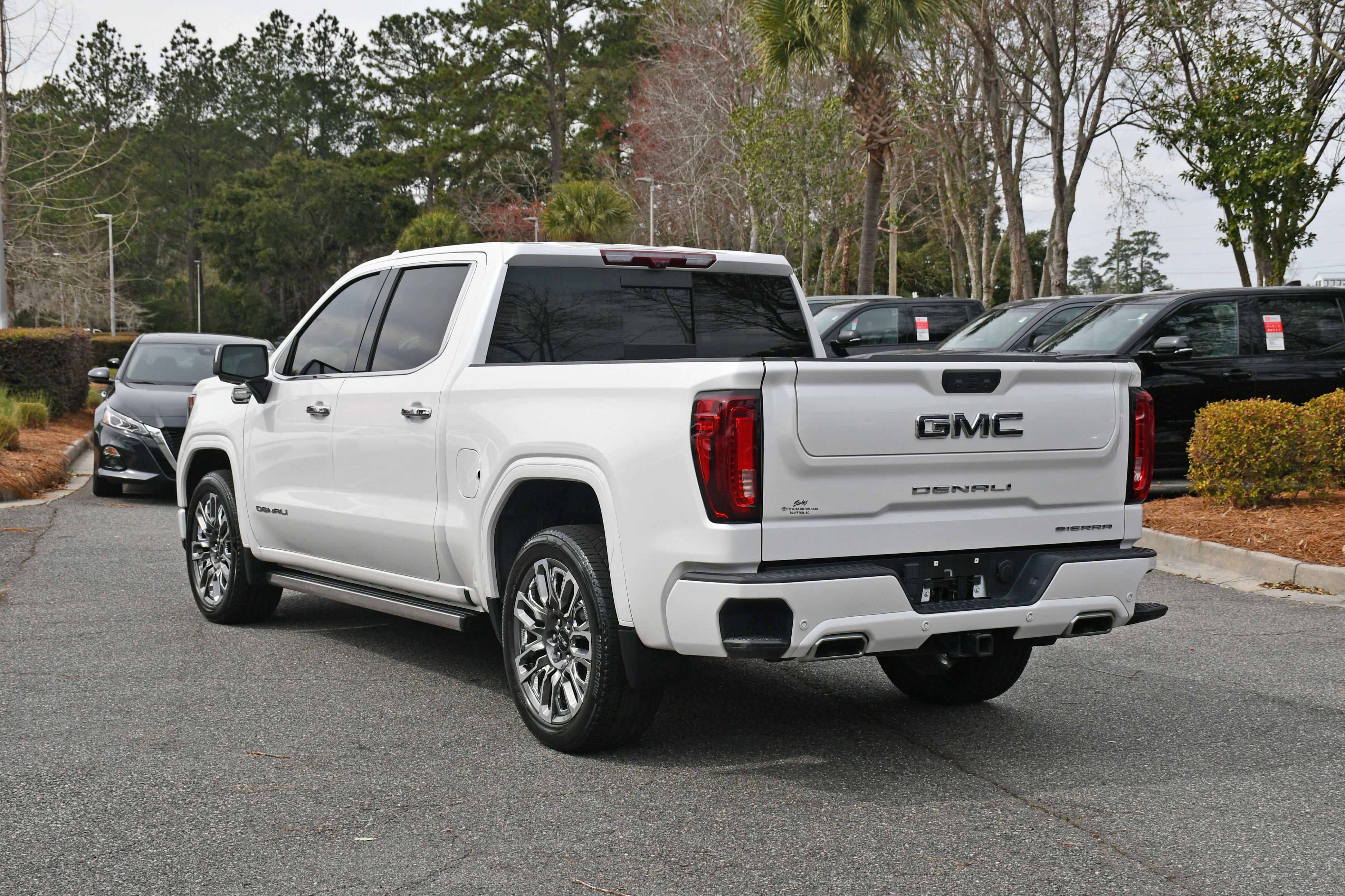 Used 2024 White GMC Denali Ultimate image 3
