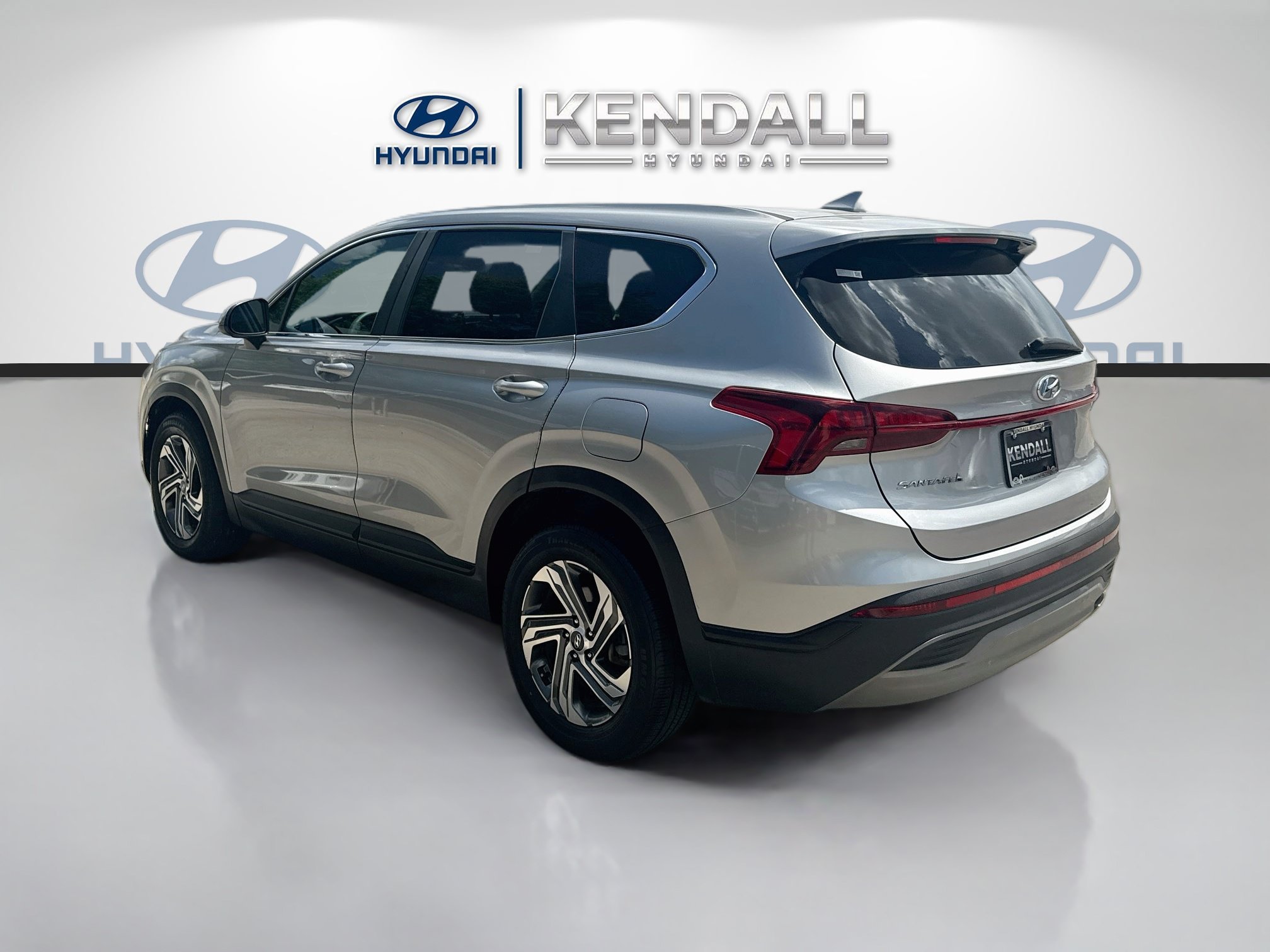 Used 2021 Shimmering Silver Hyundai SE image 4