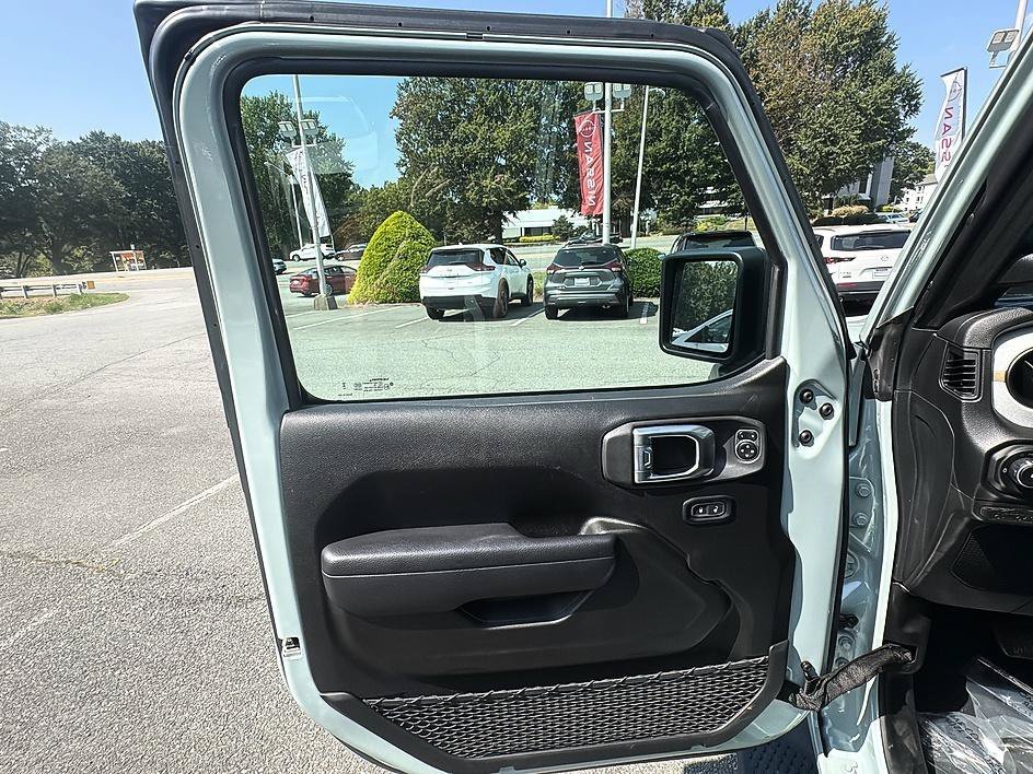 Used 2024 Earl Clearcoat Jeep Sport S image 17