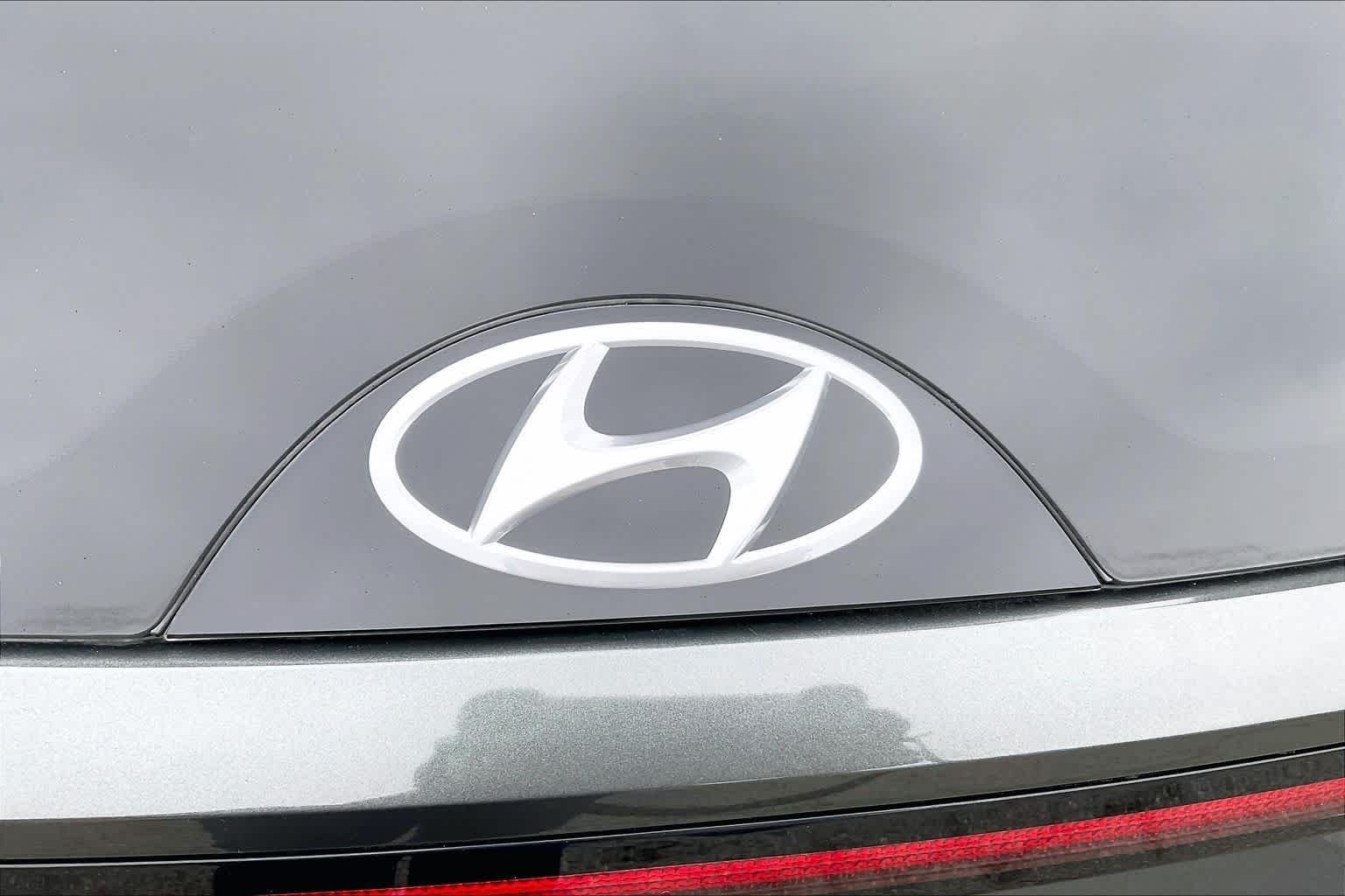 Used 2024 Amazon Gray Hyundai Limited image 32