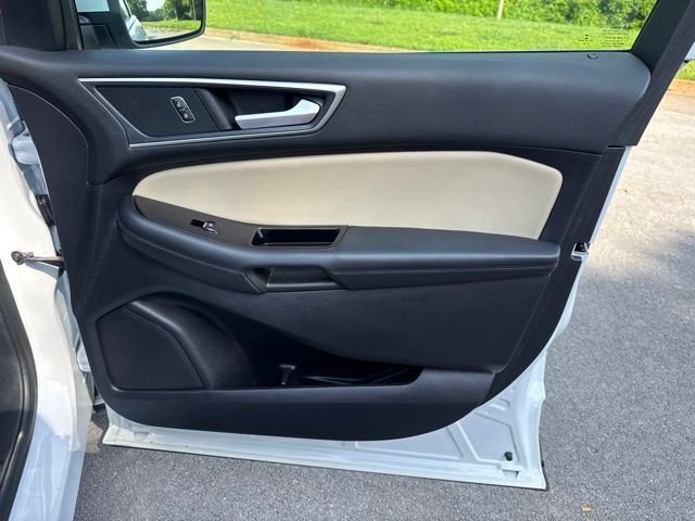 Used 2018 White Ford SEL image 9