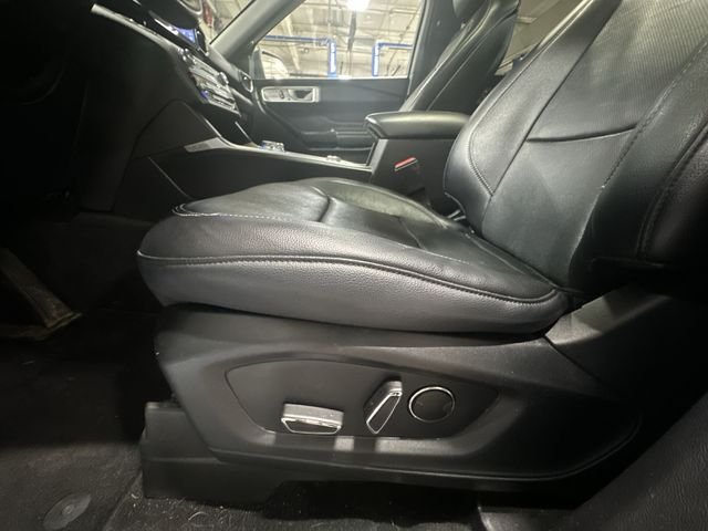 Used 2020 Silver Metallic Ford Limited image 18