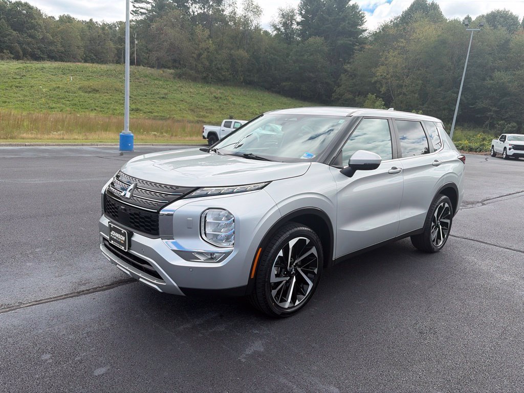 Used 2024 Gray Mitsubishi SE image 4