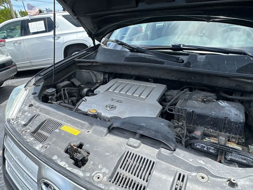 Used 2011  Toyota Base V6 image 9