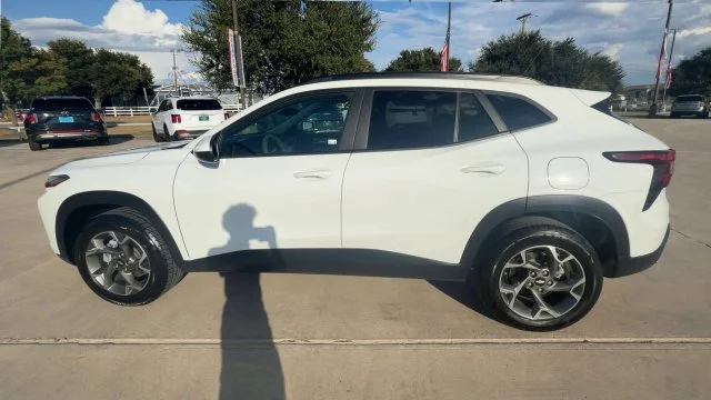 Certified Used 2025 Summit White Chevrolet LT image 5