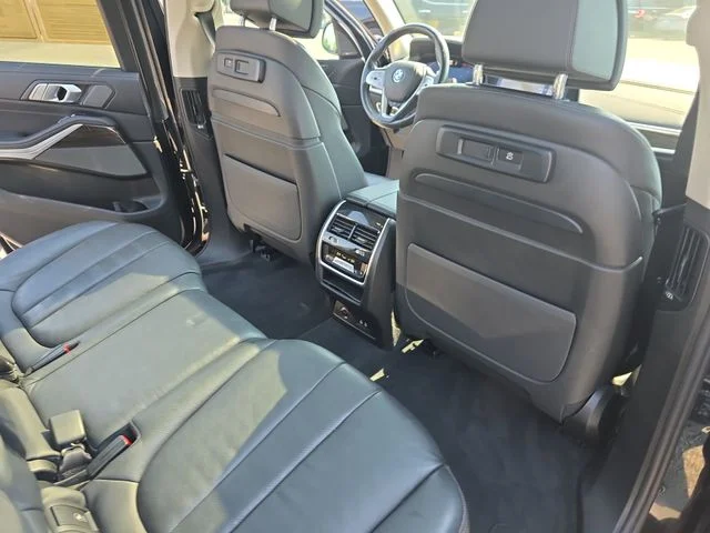 Used 2021 Black BMW xDrive40i image 12