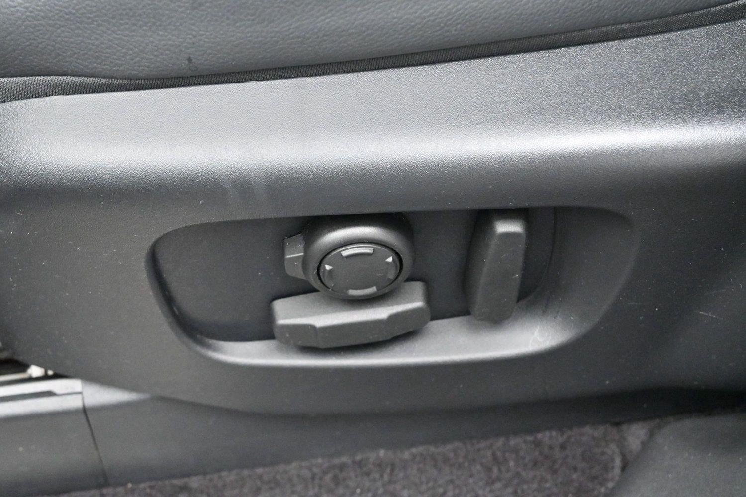 Used 2023 Black Land Rover S R-Dynamic image 18