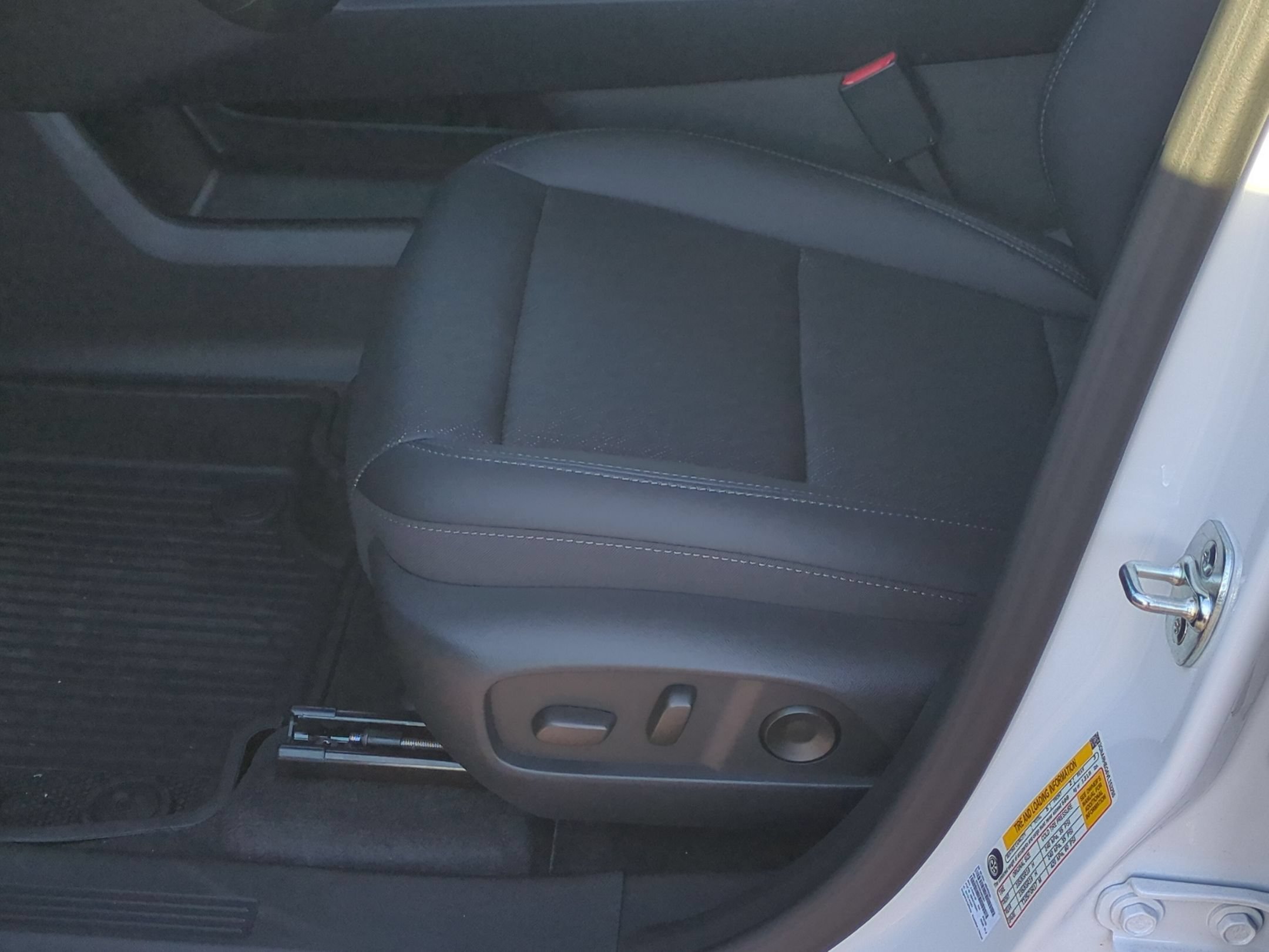New 2027 Summit White Chevrolet LT image 12