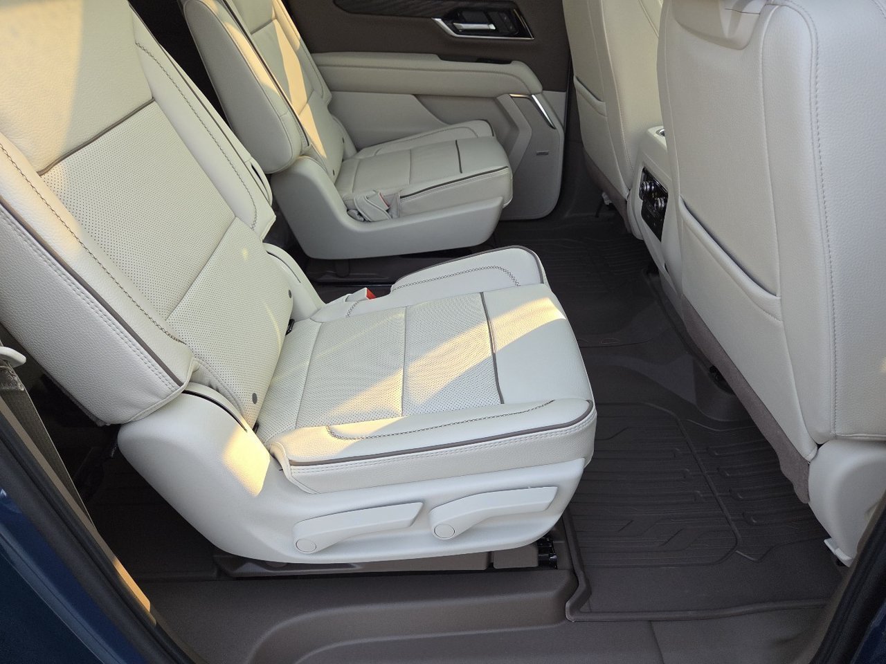 2026 GMC Yukon XL Denali - Photo 23