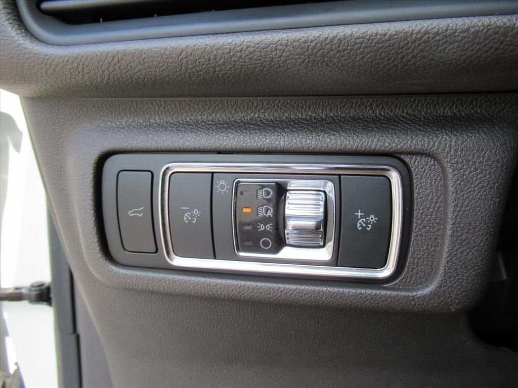 Used 2022 White Lincoln Standard image 21