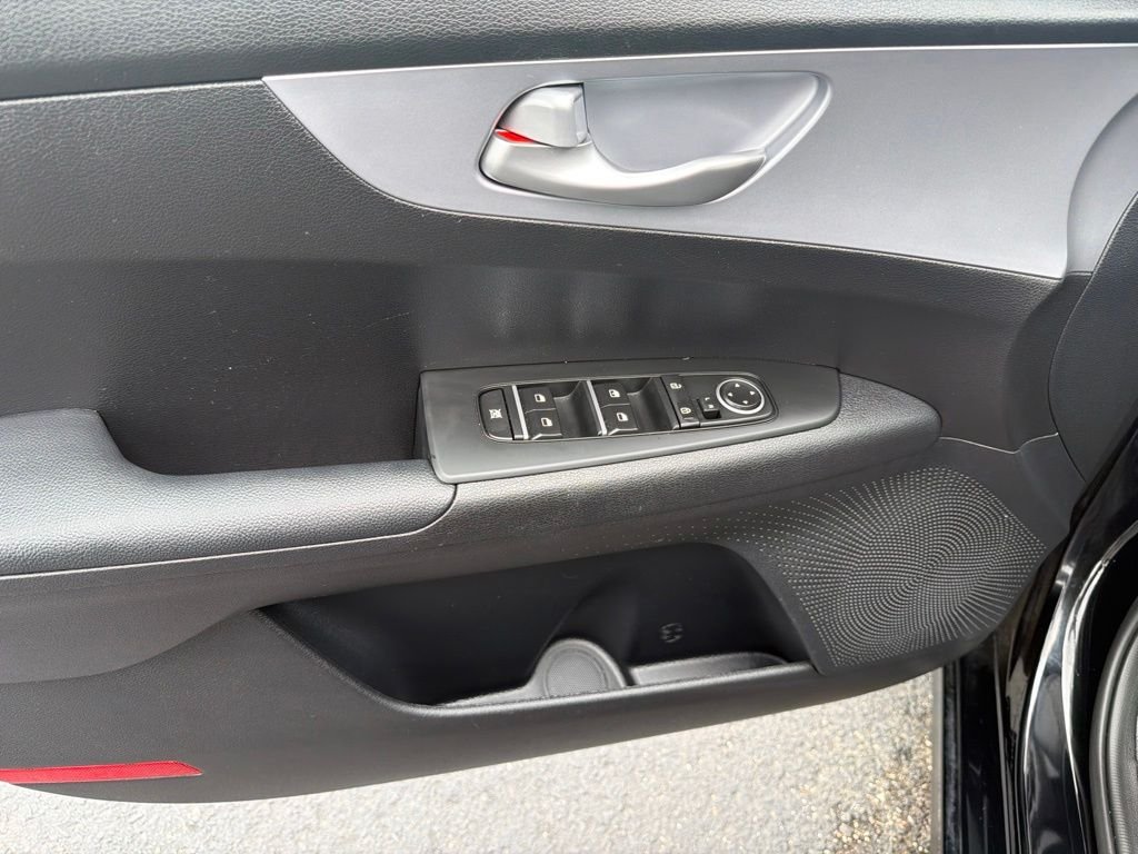 Used 2024 Black Kia LXS image 9