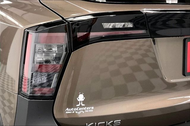 New 2026 Canyon Bronze Nissan SR image 18