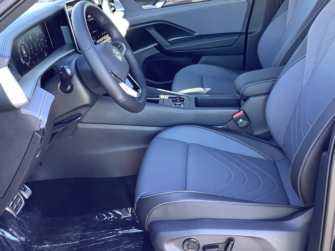 New 2026 Platinum Gray Metallic Volkswagen SE R-Line Black image 22
