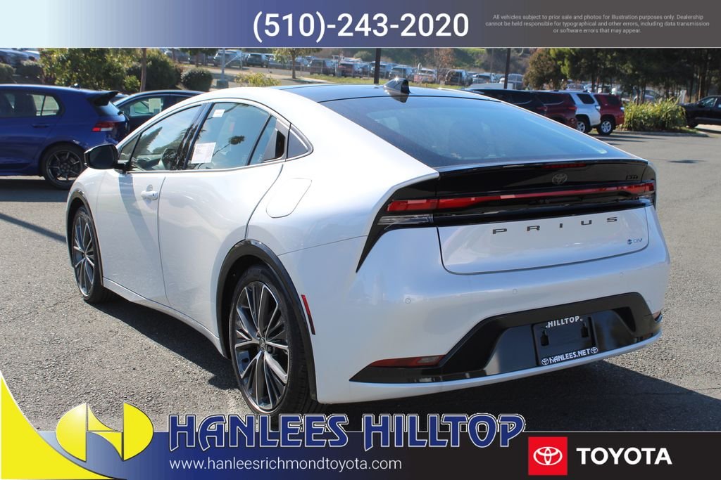 2026 Toyota Prius Limited - Photo 9