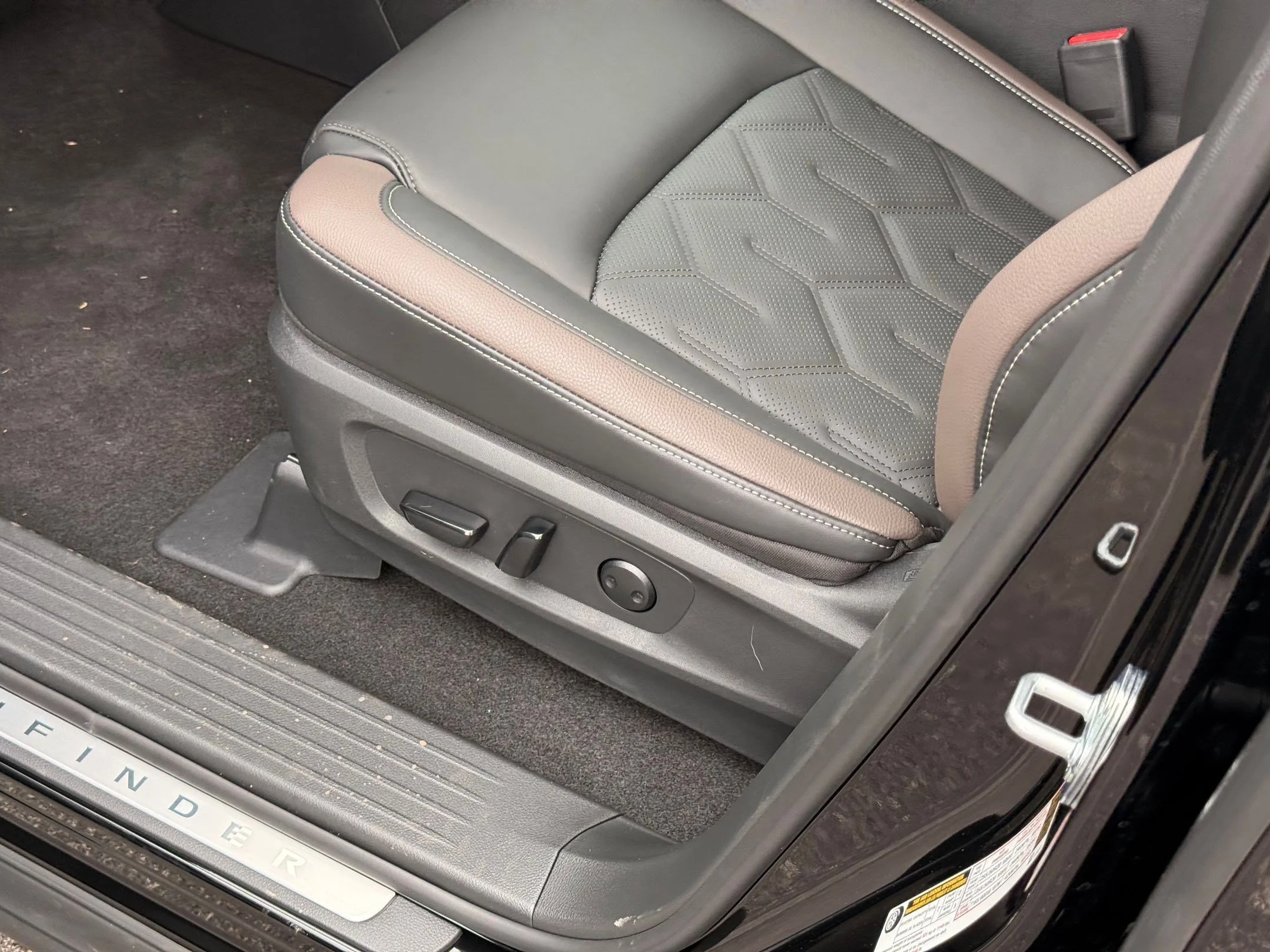 New 2026 Super Black Nissan Platinum image 4
