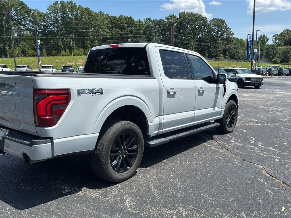 Used 2024 Avalanche Ford LARIAT image 5