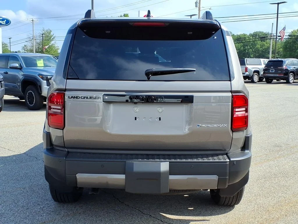 New 2027 Silver Toyota Base image 5