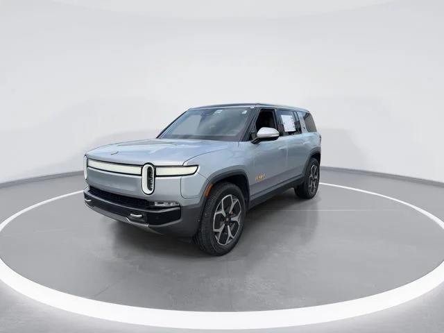 Used 2024  Rivian Adventure image 4