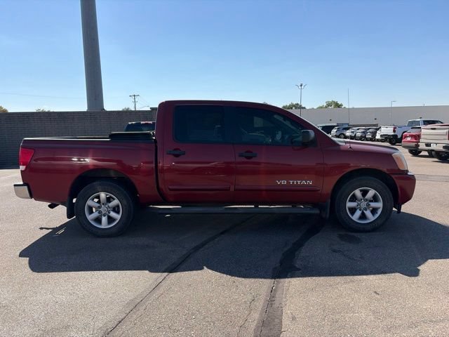 Used 2014 Venetian Ruby Nissan SV image 8
