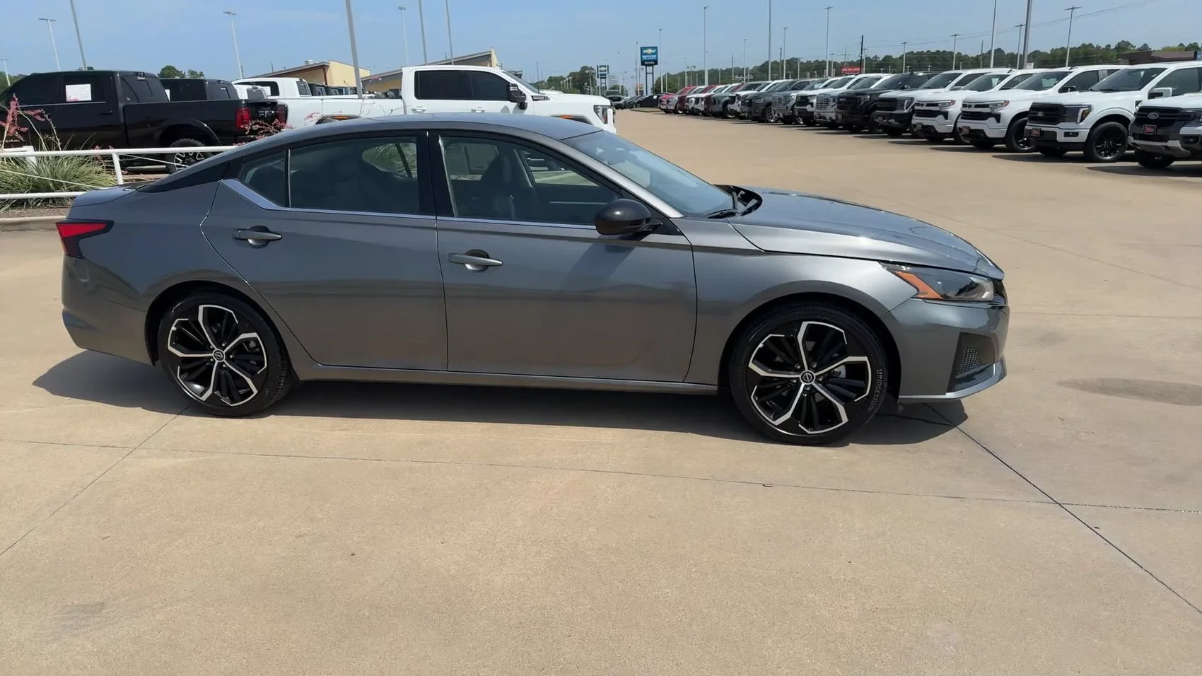 Used 2025 Gun Metallic Nissan SR image 2