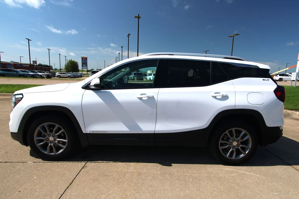 Used 2024 White GMC SLT image 15