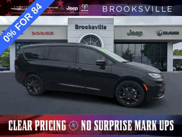 2026 Chrysler Pacifica Limited's photo