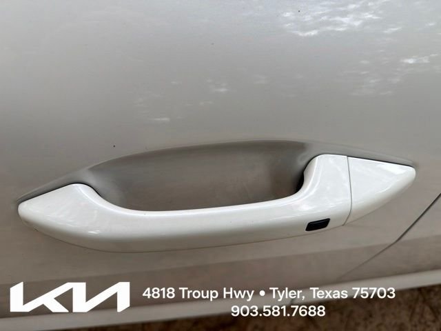 Used 2025 White Kia LX image 5