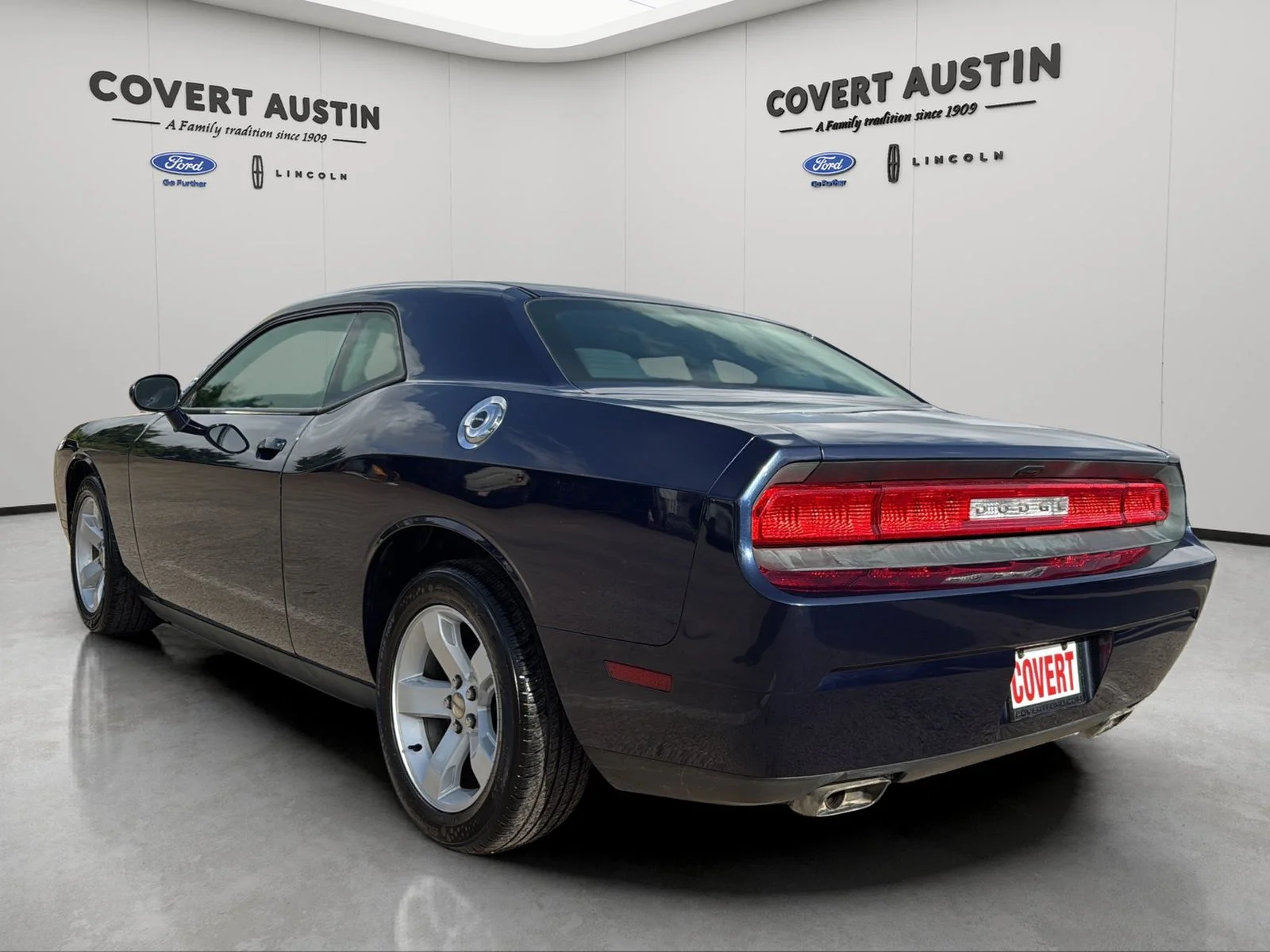 Used 2014 Blue Dodge SXT image 3