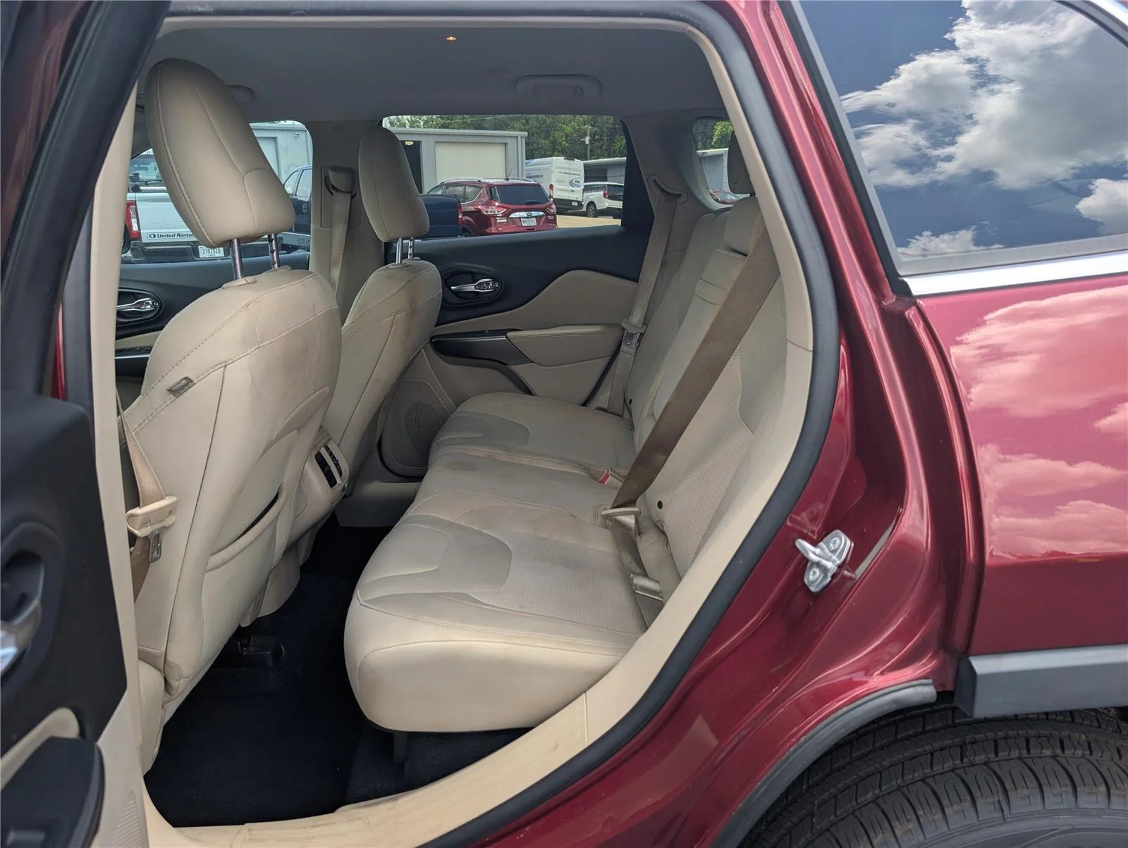 Used 2019 Velvet Red Pearlcoat Jeep Latitude image 28