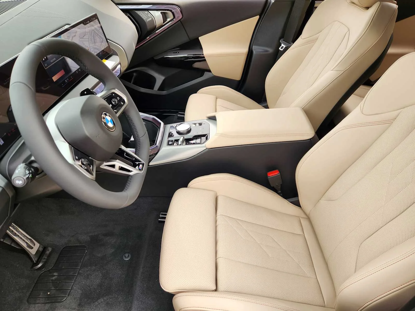 New 2026 Arctic Race Blue metallic BMW 30 xDrive image 4