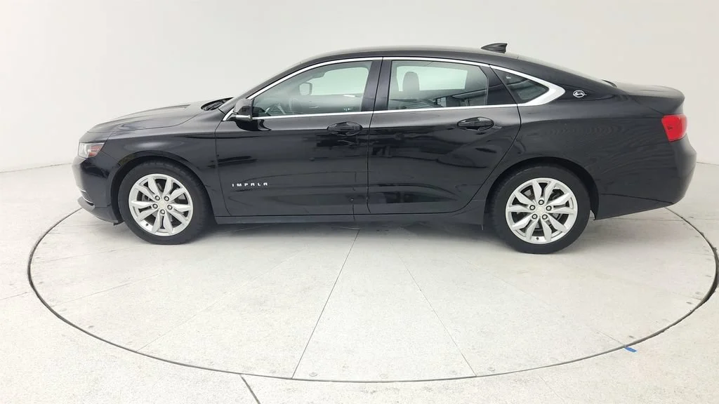 Certified Used 2016 MOSAIC BLACK METALLIC Chevrolet LT image 4