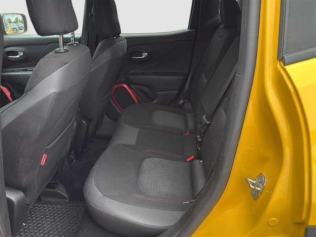 Used 2016  Jeep Trailhawk image 3
