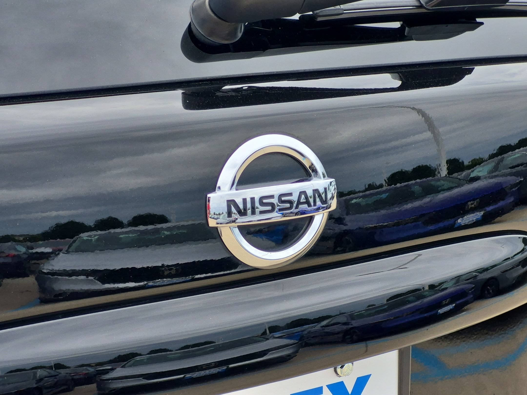 Used 2020 Super Black Metallic Nissan SL AWD image 29