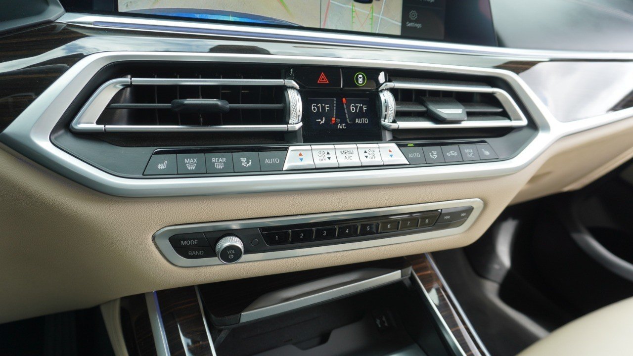 Used 2021 Blue BMW xDrive40i image 19