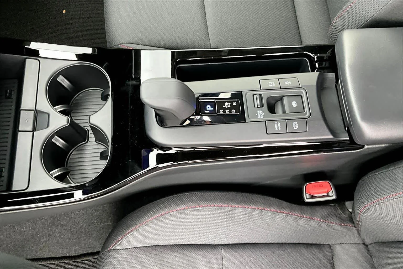 2026 Toyota Prius Plug-in Hybrid SE - Photo 7