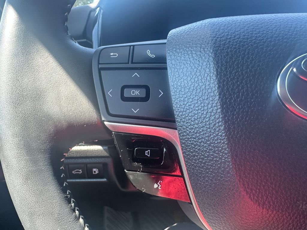 Used 2025 Ice Toyota SE image 20