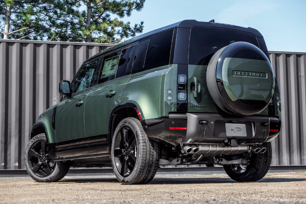 New 2026 Woolstone Green Land Rover X-Dynamic SE image 2