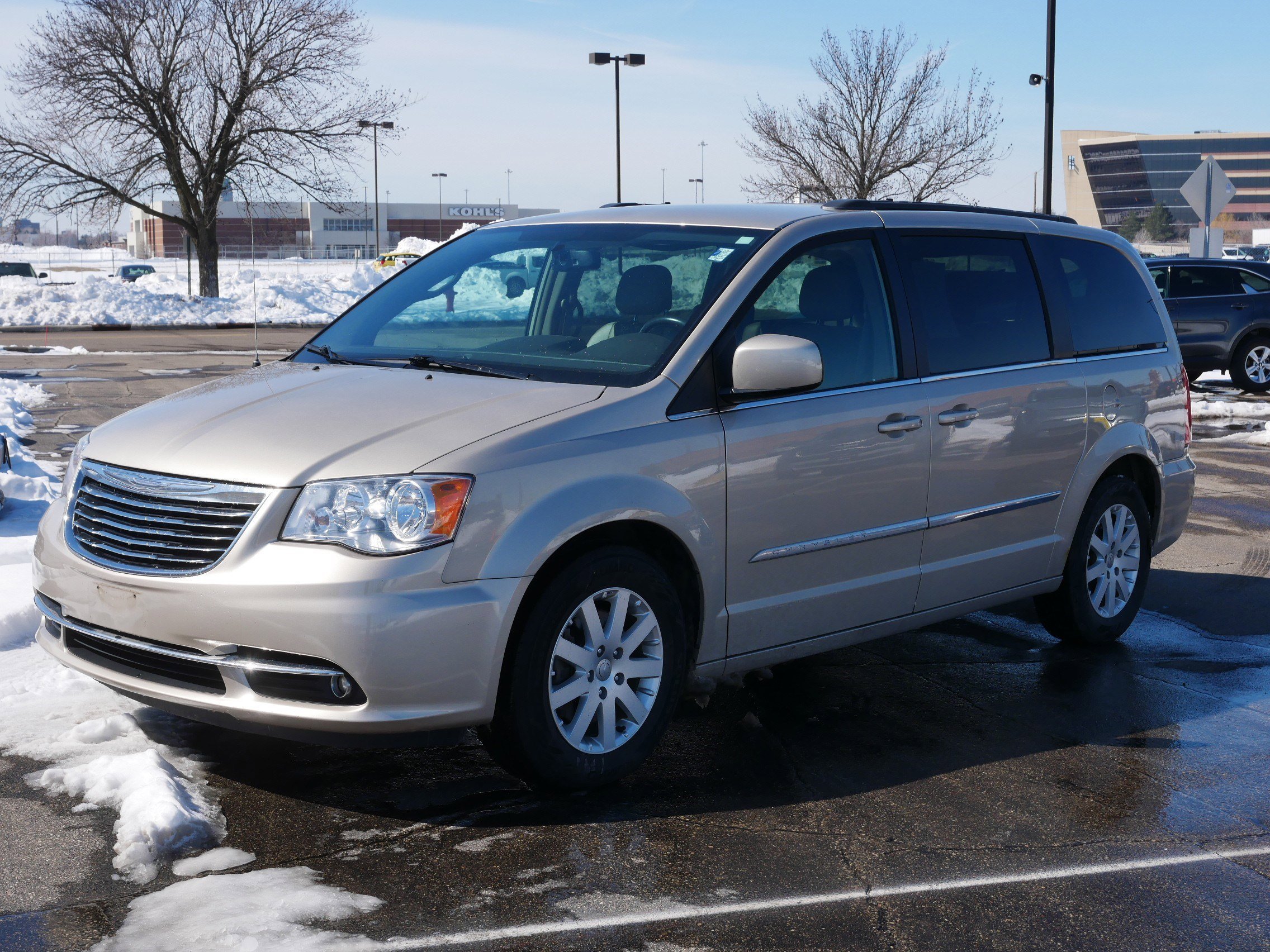 Used 2014 Chrysler Town & Country Touring with VIN 2C4RC1BG5ER387205 for sale in Bloomington, Minnesota