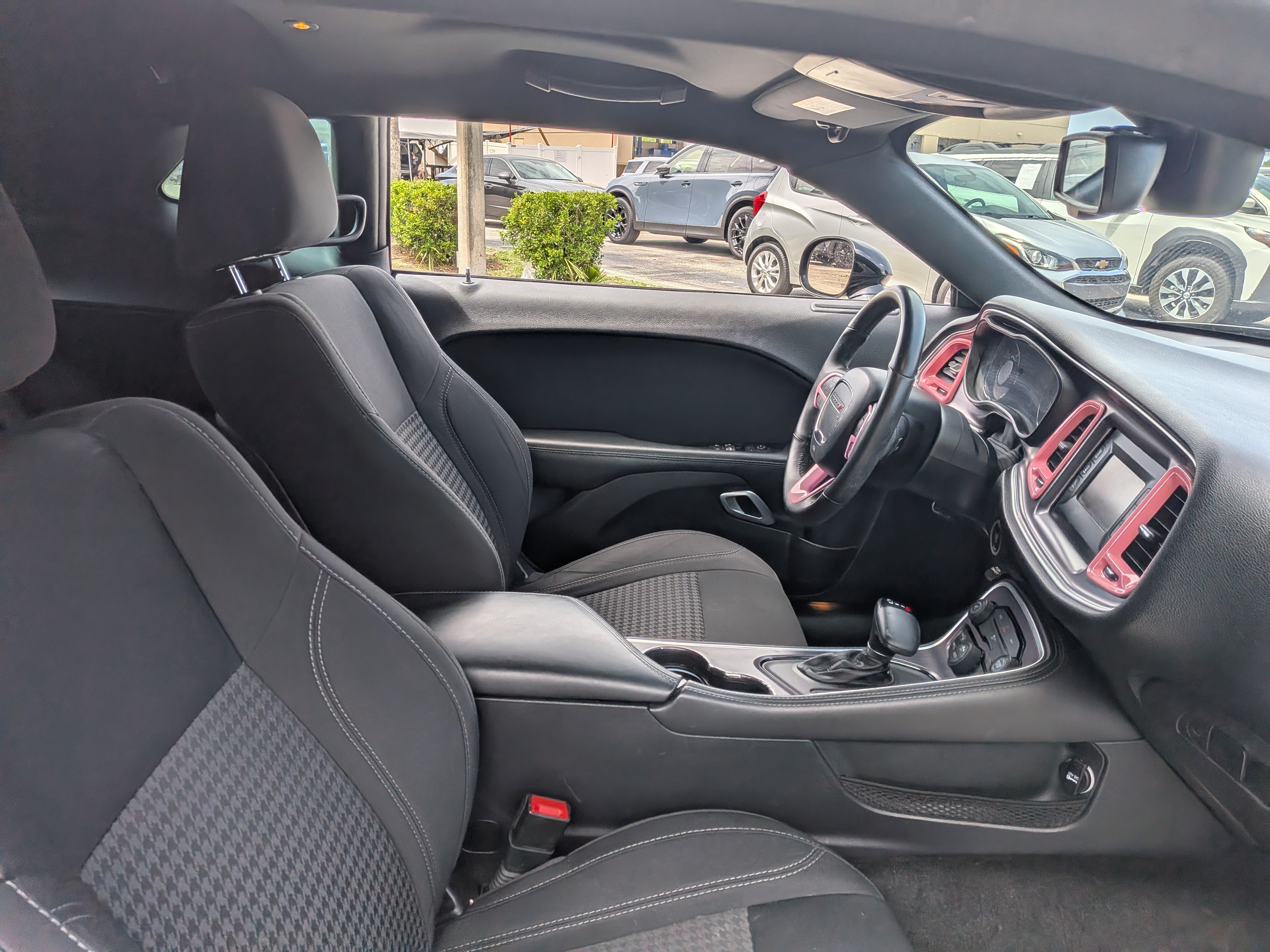 Used 2016 Pitch Black Clearcoat Dodge SXT image 15