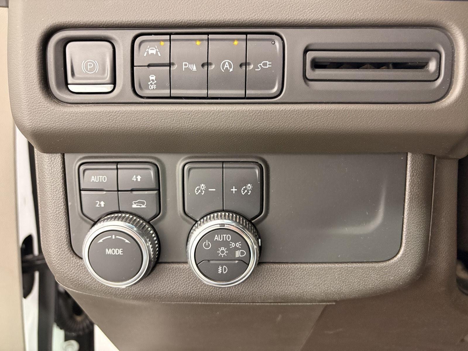 Used 2022 Summit White GMC SLE image 31