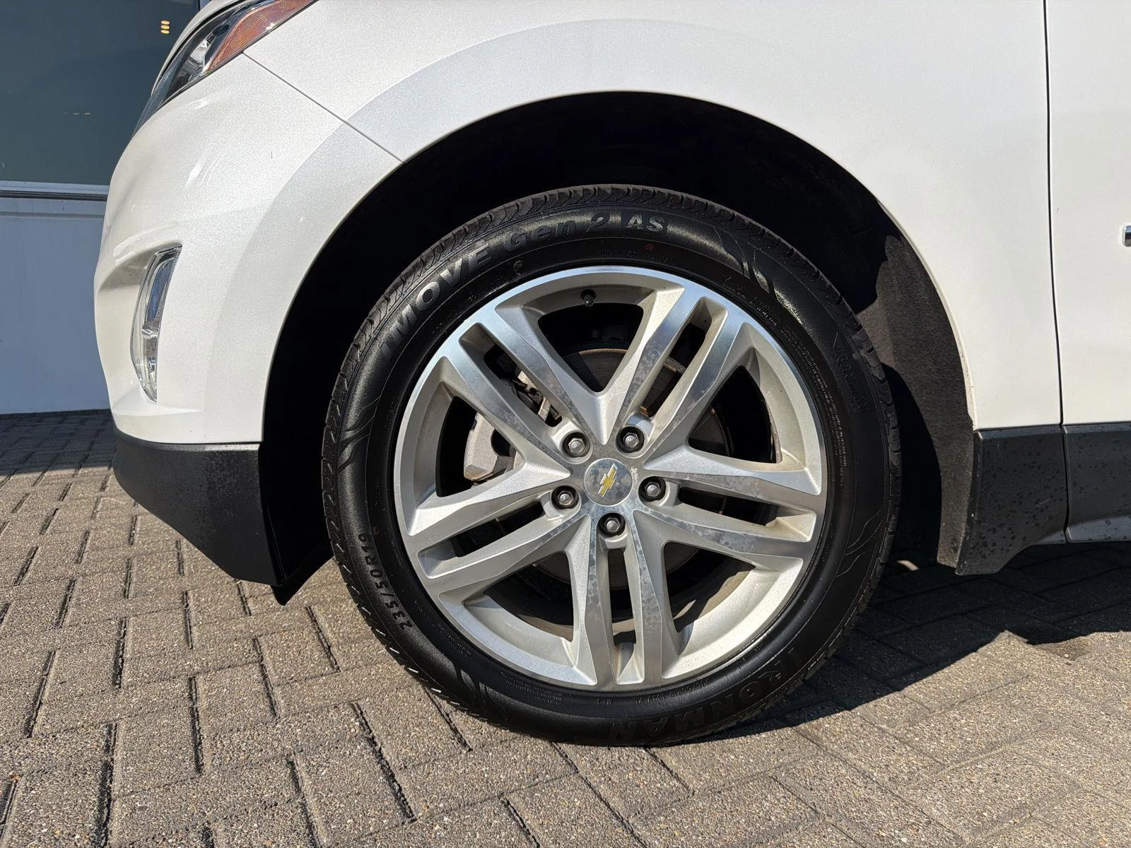 Used 2019 Iridescent Pearl Tricoat Chevrolet Premier image 10